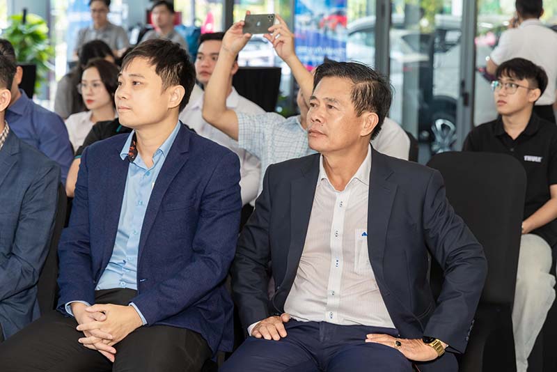 Khai trương showroom ô tô geely võ văn kiệt